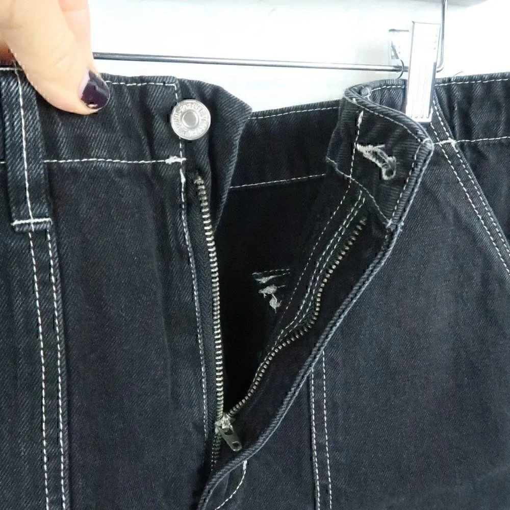 FOREVER 21 BLACK DENIM WITH WHITE STITCHING MINI SKIRT SIZE LARGE